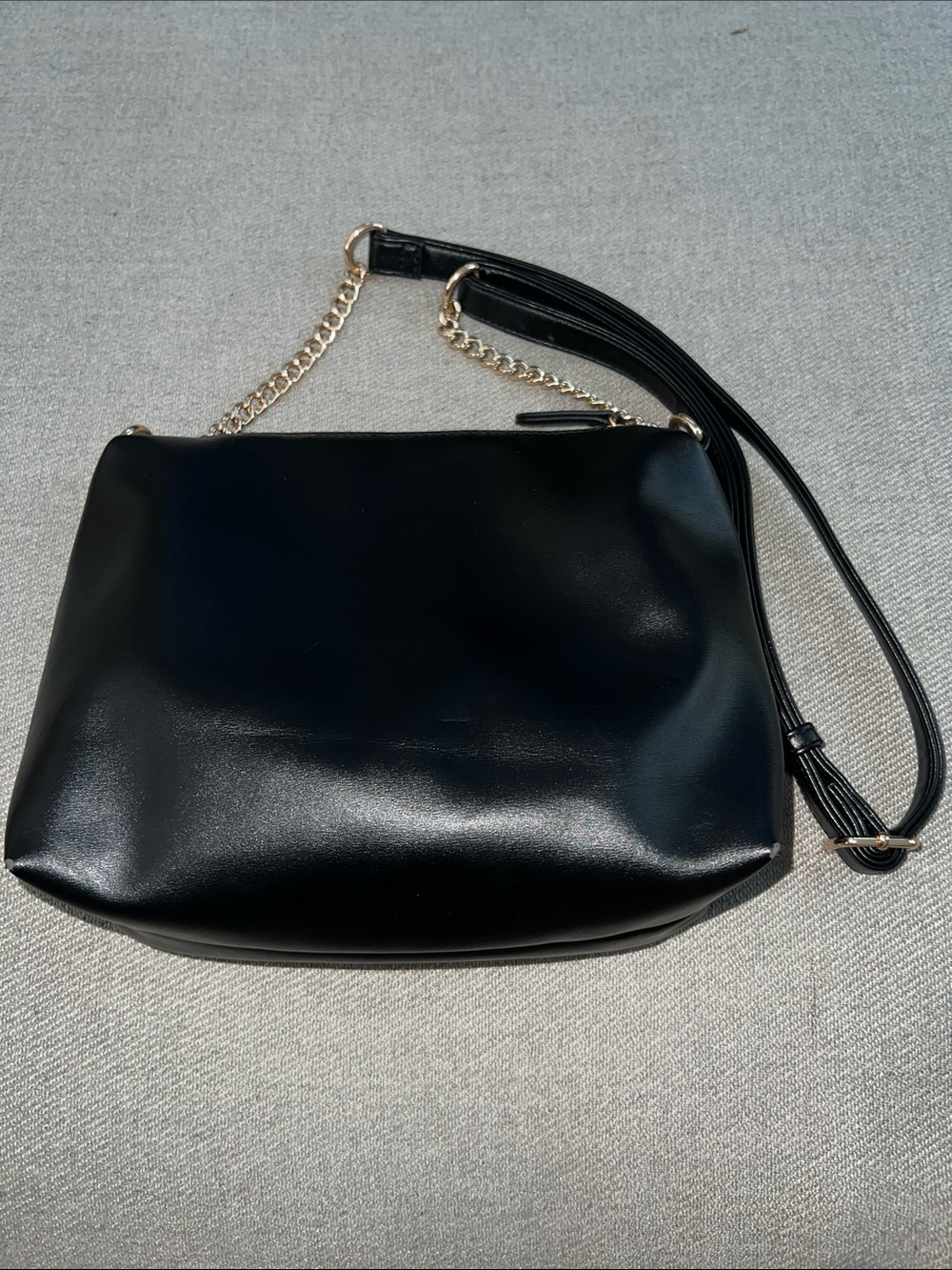 Black Aldo  Women's Crossbody Bag with Gold Chain Strap NWOT